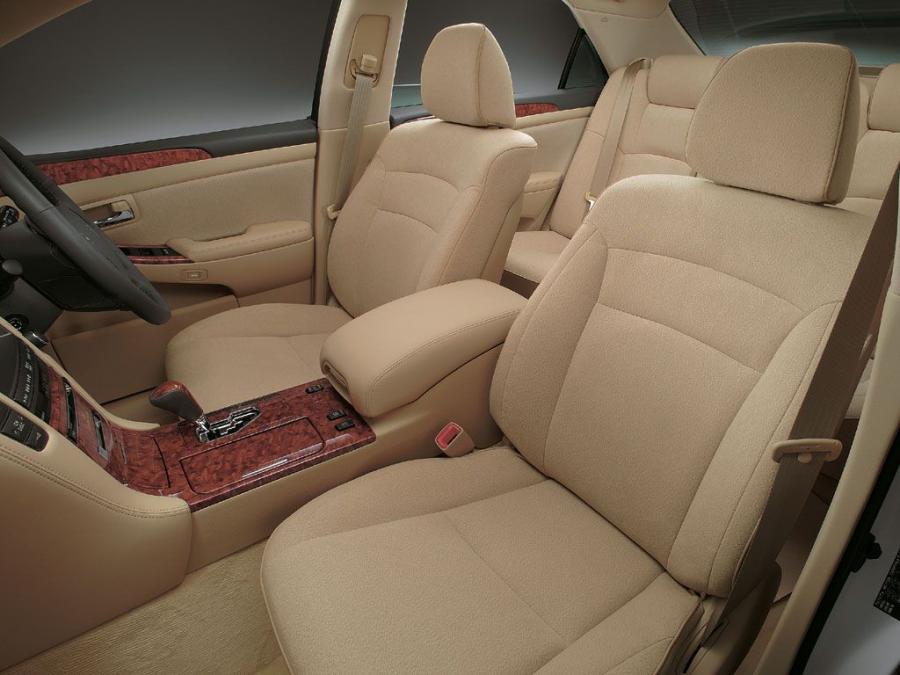 Интерьер Toyota Crown Royal (S180) 2003 года  (фото 7 из 24)